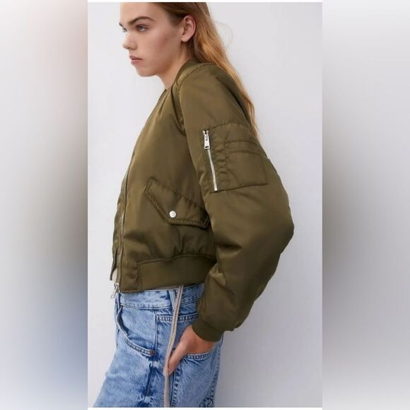 Pull&Bear military green Bomber Jacket. Medium - Picture 2 of 10